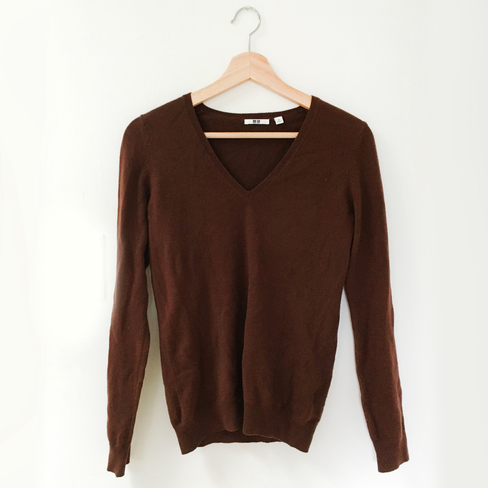 Uniqlo 100% Cashmere V Neck Sweater in Brown